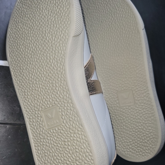 Veja Esplar White and Rose Gold Metallic Platine Size US 4 men  = US 5.5/6 women - Picture 6 of 7